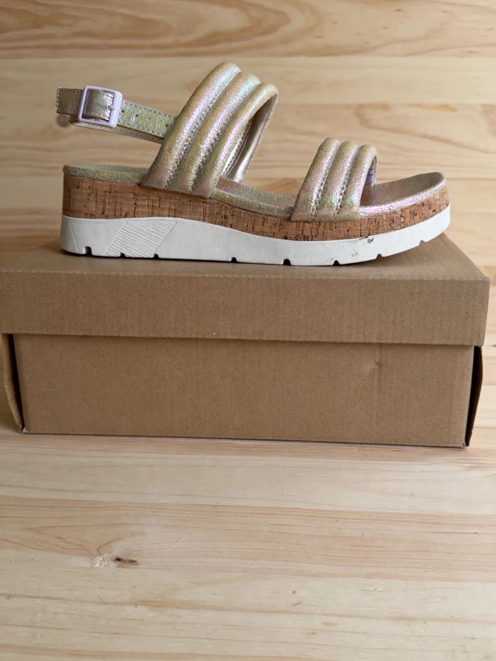 Steve Madden kids iridescent platform sandals size 4